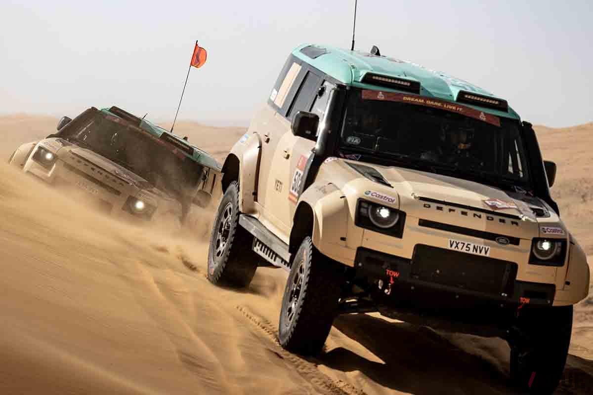 ダカールラリー2026で「ディフェンダー」ラリーが初ワークス参戦で総合優勝！ 市販車ベースのストックカテゴリーで1・2フィニッシュを達成