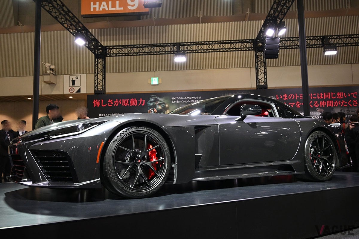 「東京オートサロン2026」で一般に初めて公開されたトヨタ「GR GT」と「GR GT3」
