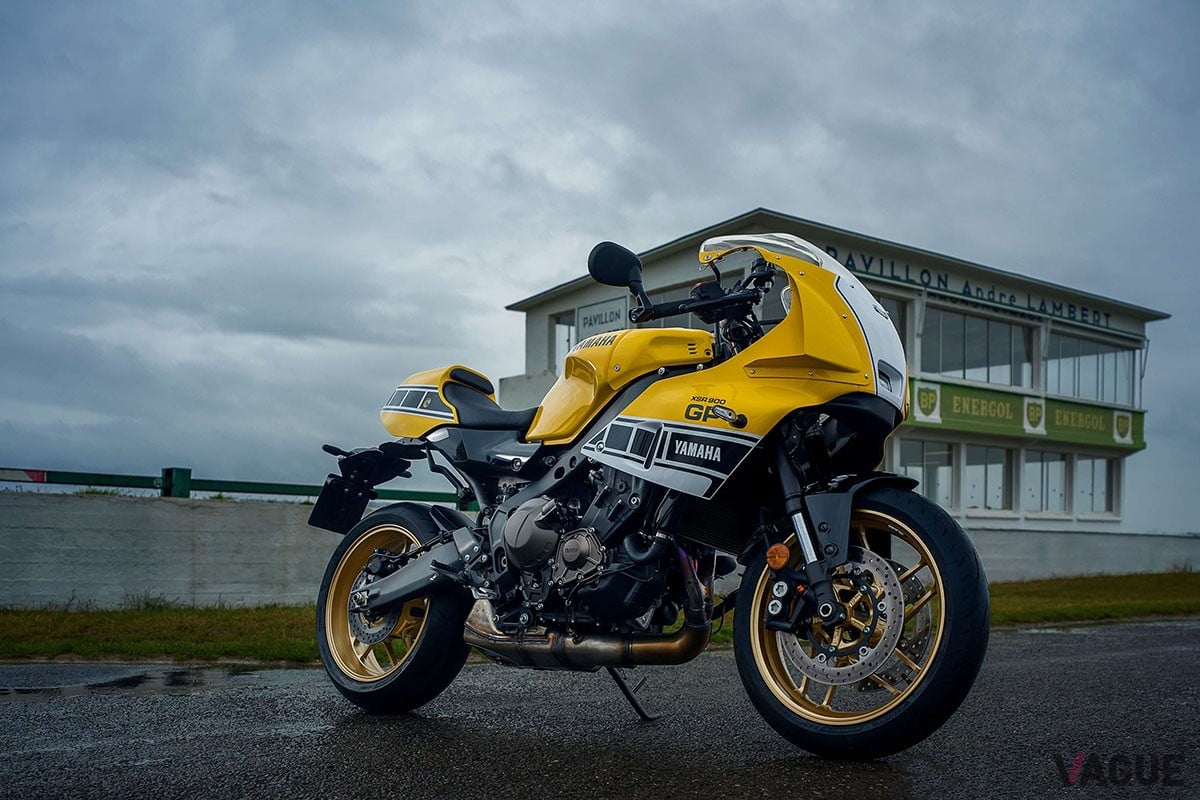 ヤマハ「XSR900 GP ABS」に“USインターカラー”を想起させる新色“イエロー”が登場