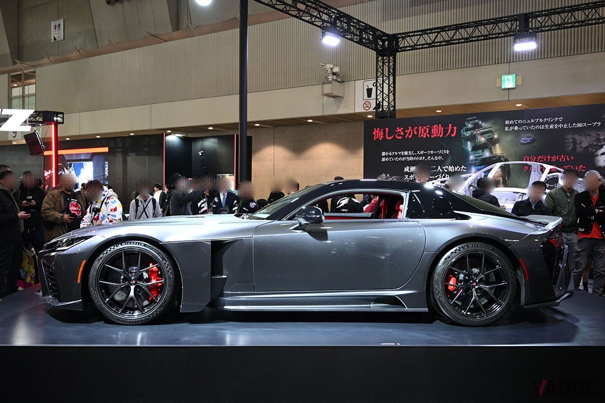 「東京オートサロン2026」で一般に初めて公開されたトヨタ「GR GT」と「GR GT3」