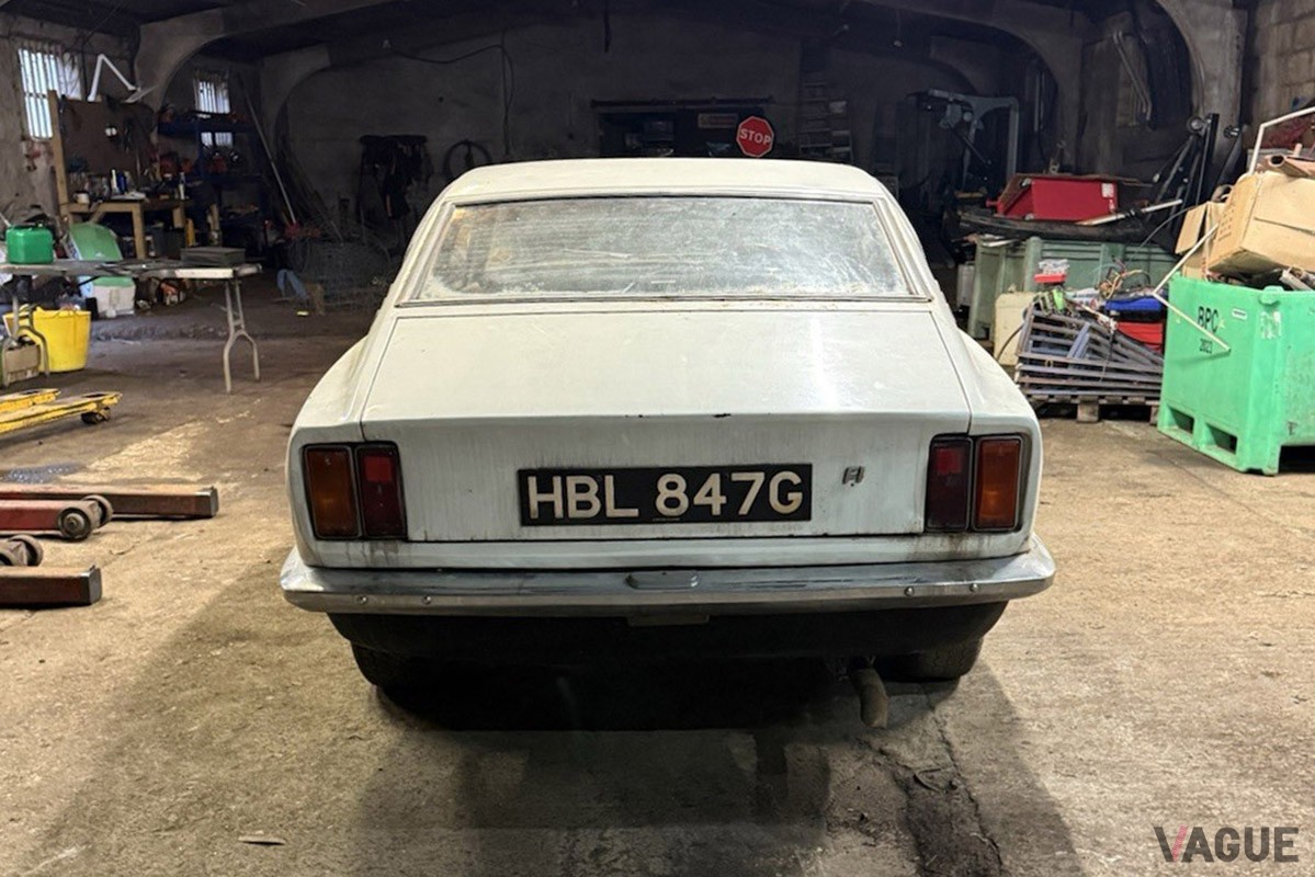 Ebay UKに出品された1969年式のフィアット「125サマンサ」。レストア前提の車両だ（C）ebay