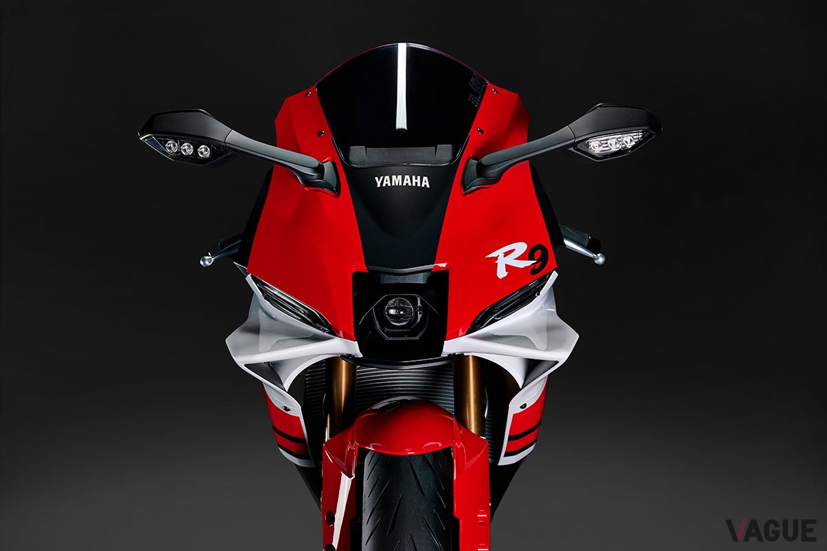 ヤマハ創立70周年の記念カラーをまとった「YZF-R9」
