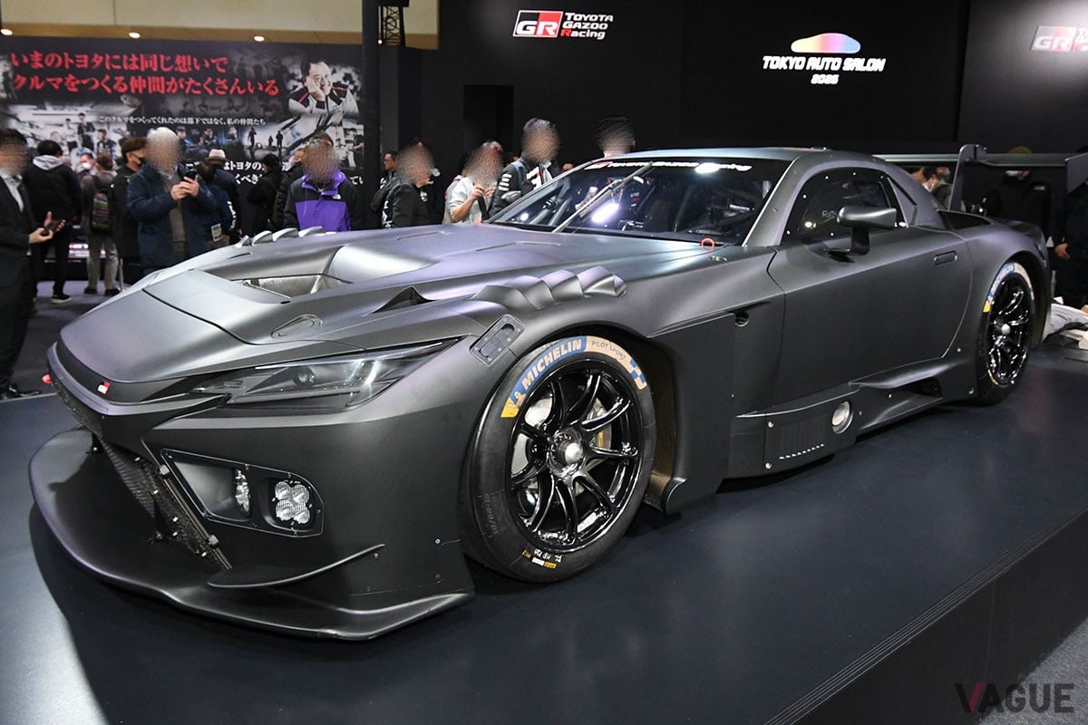 「東京オートサロン2026」で一般に初めて公開されたトヨタ「GR GT」と「GR GT3」