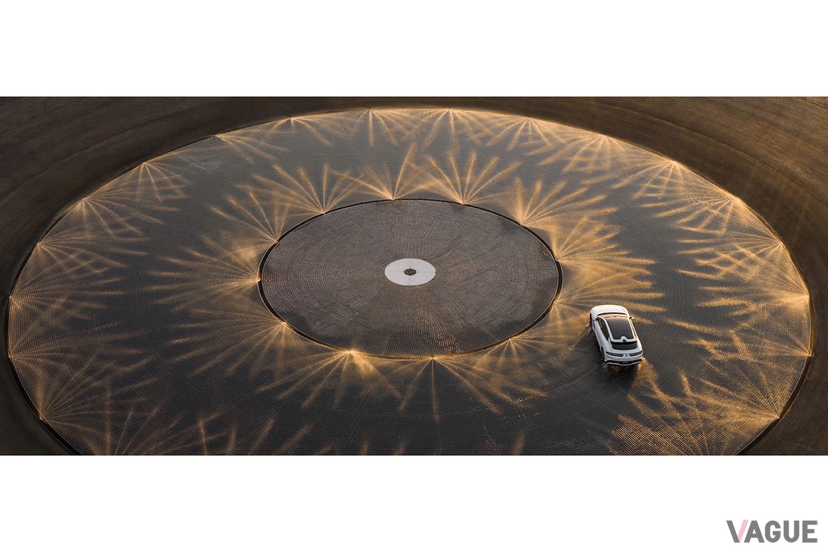 直径44mの低摩擦サークル。玄武岩タイルの上に水膜が張られている