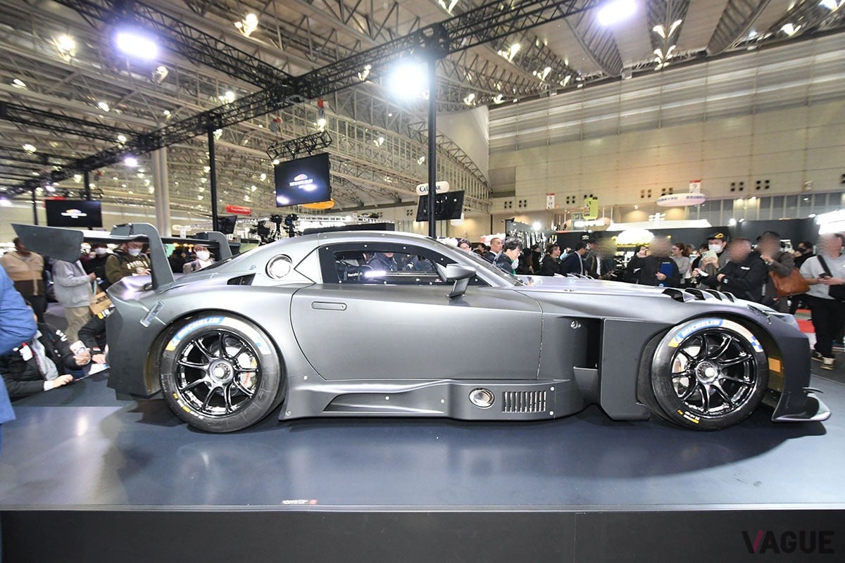 「東京オートサロン2026」で一般に初めて公開されたトヨタ「GR GT」と「GR GT3」