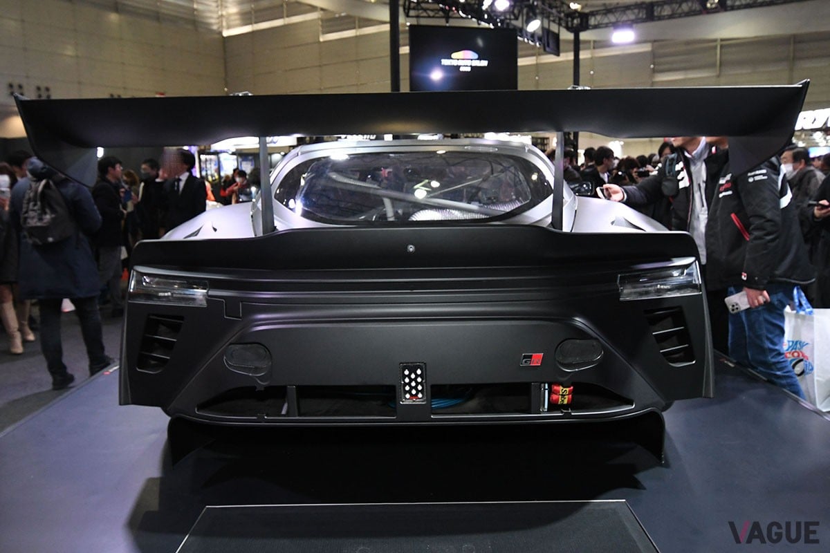 「東京オートサロン2026」で一般に初めて公開されたトヨタ「GR GT」と「GR GT3」