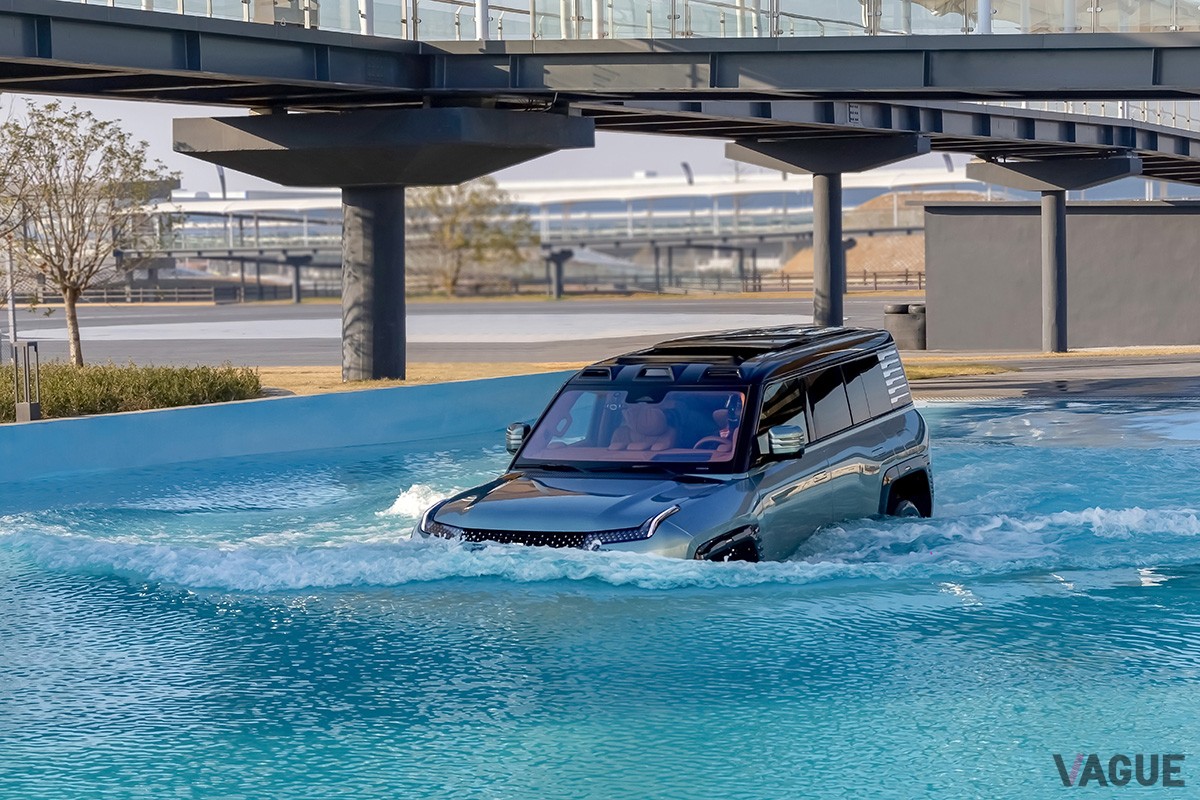 仰望「U8」専用に設計された全長70mの渡河プール