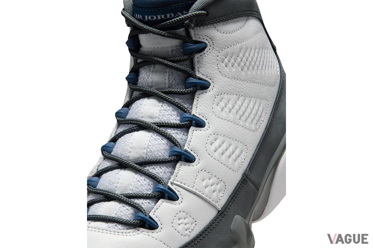 「エア ジョーダン 9」の人気カラー“フリントグレー＆フレンチブルー”が待望の復活