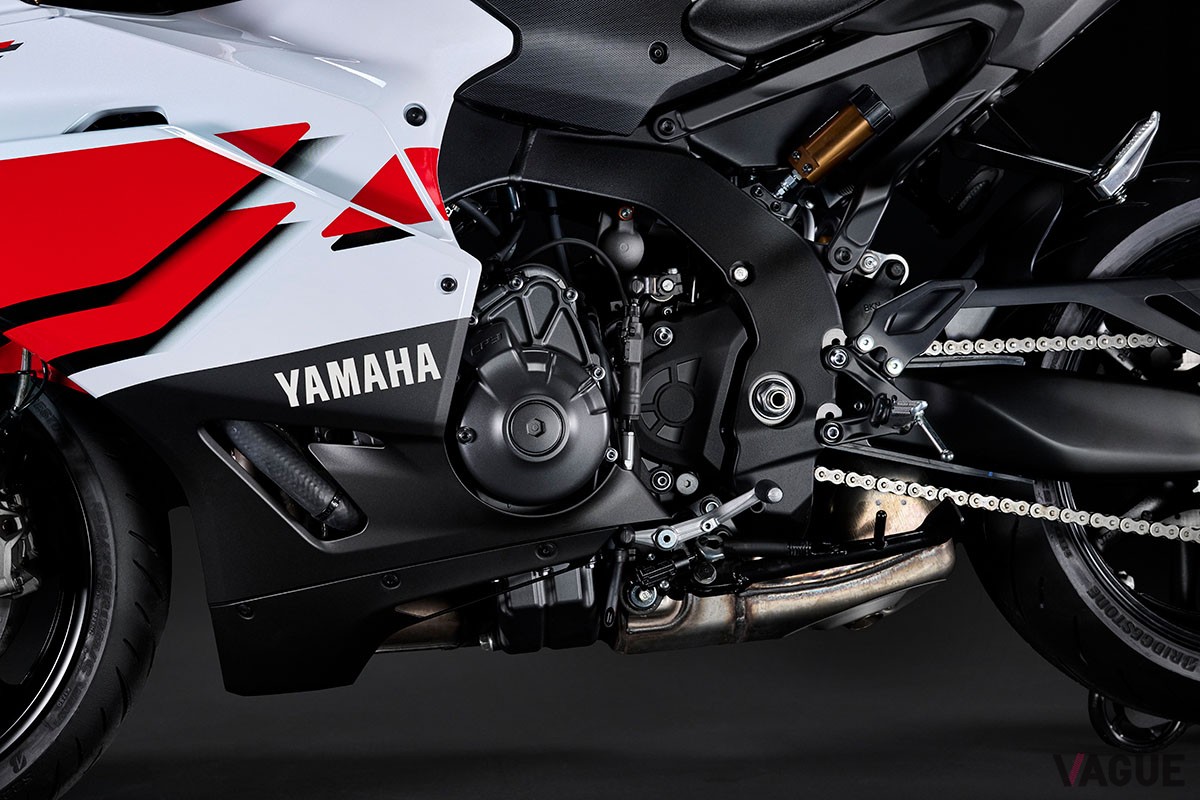 ヤマハ創立70周年の記念カラーをまとった「YZF-R9」