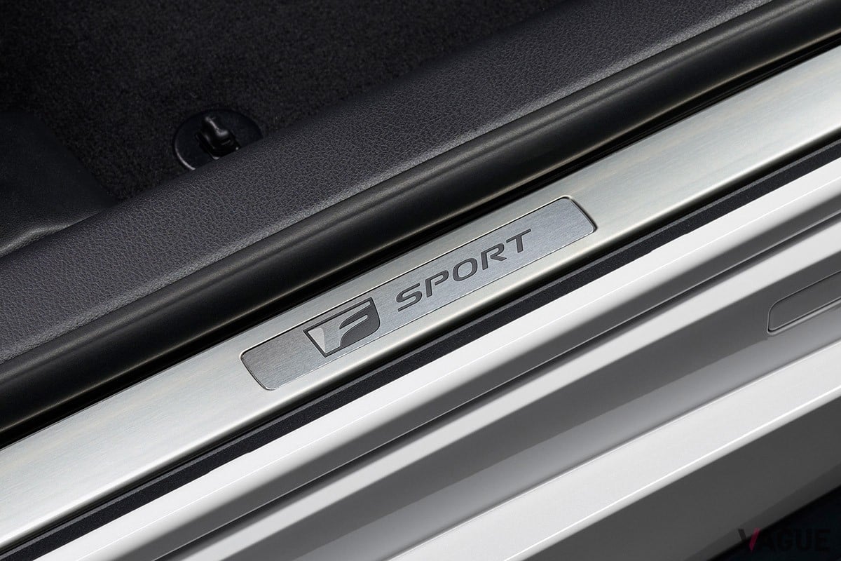 レクサス新型「IS300h “Fスポーツ モード ブラックV“」