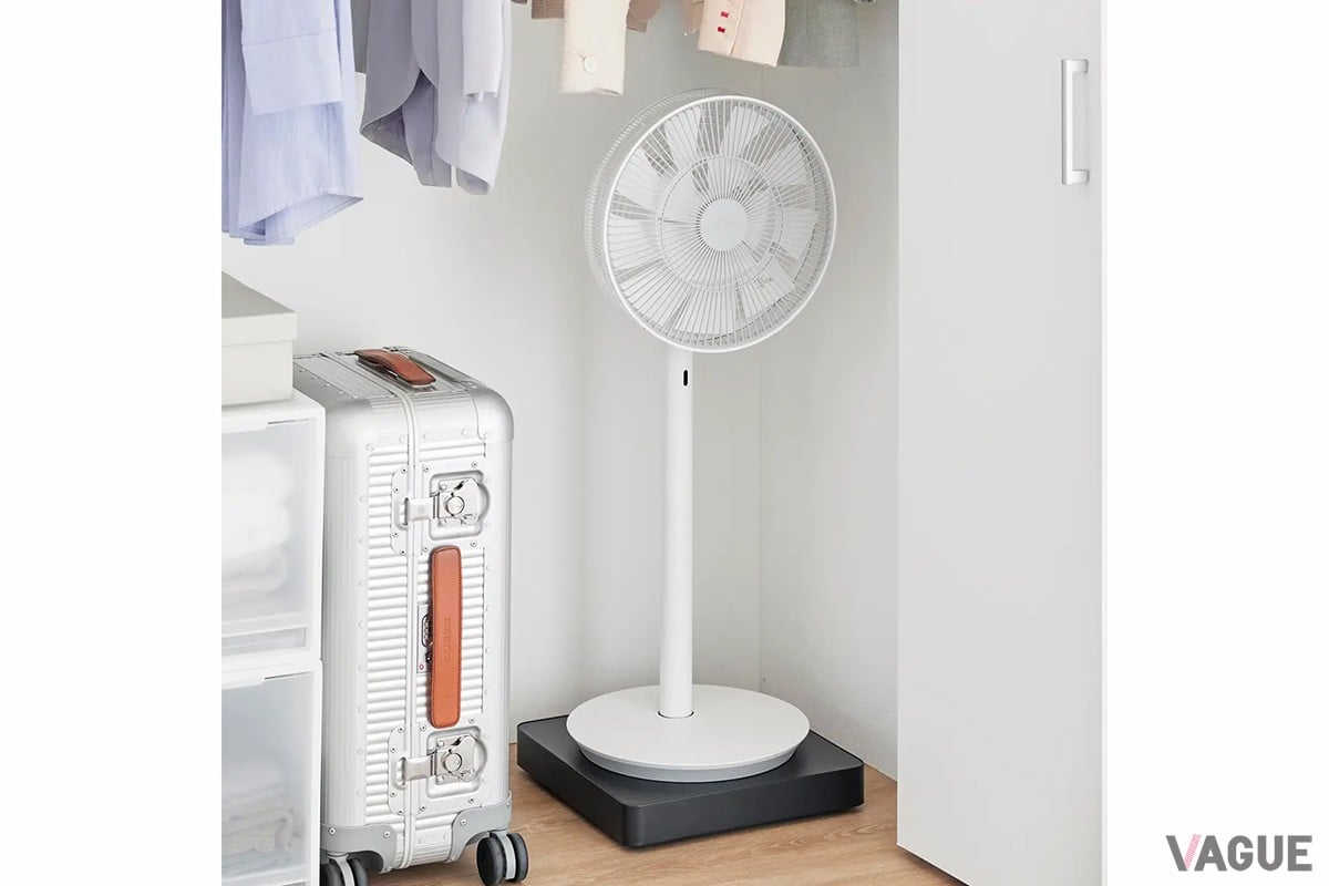 季節家電などはクローゼットなどに収納時、電源コードなどを別に保管していると失くしがち。本機に収納しておけば、移動も収納もラクラクだ。