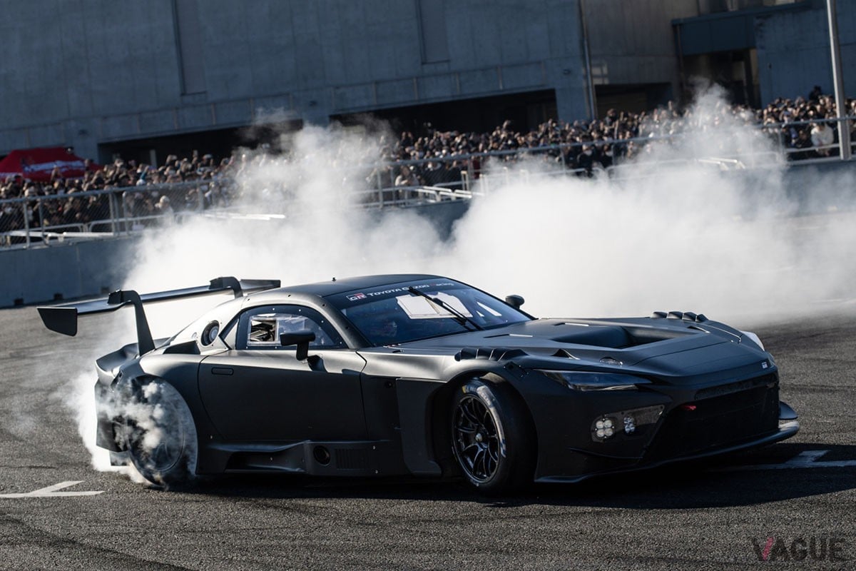 「東京オートサロン2026」ではデモランを披露したトヨタ「GR GT」と「GR GT3」（TGRの公式Facebookページより）