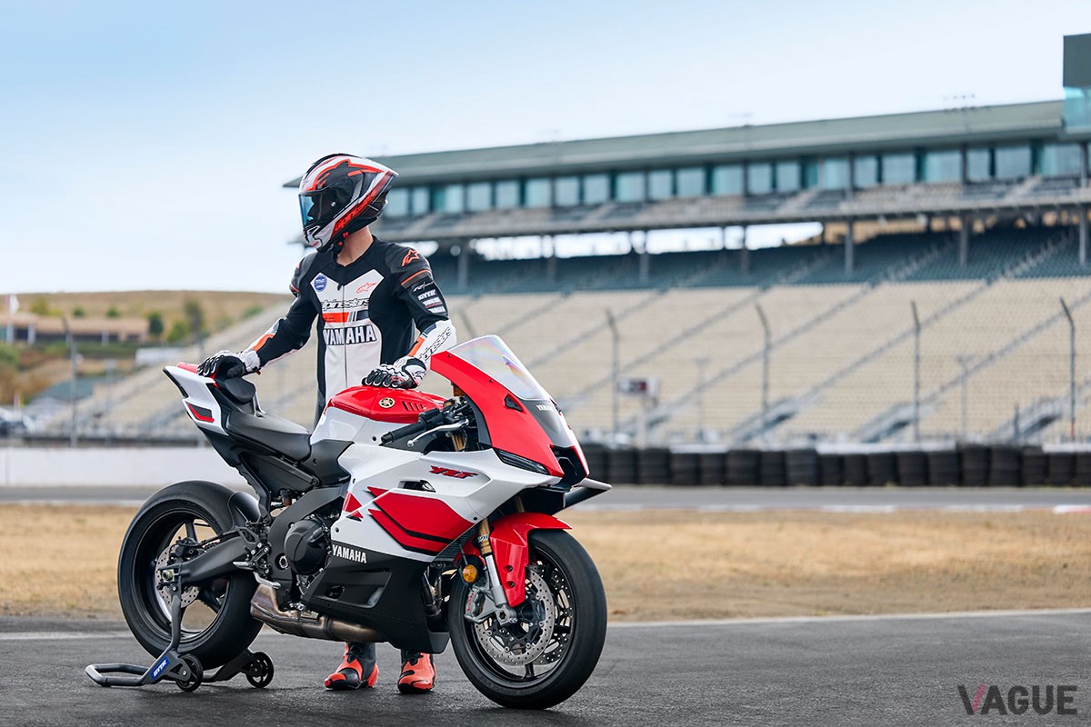 ヤマハ創立70周年の記念カラーをまとった「YZF-R9」
