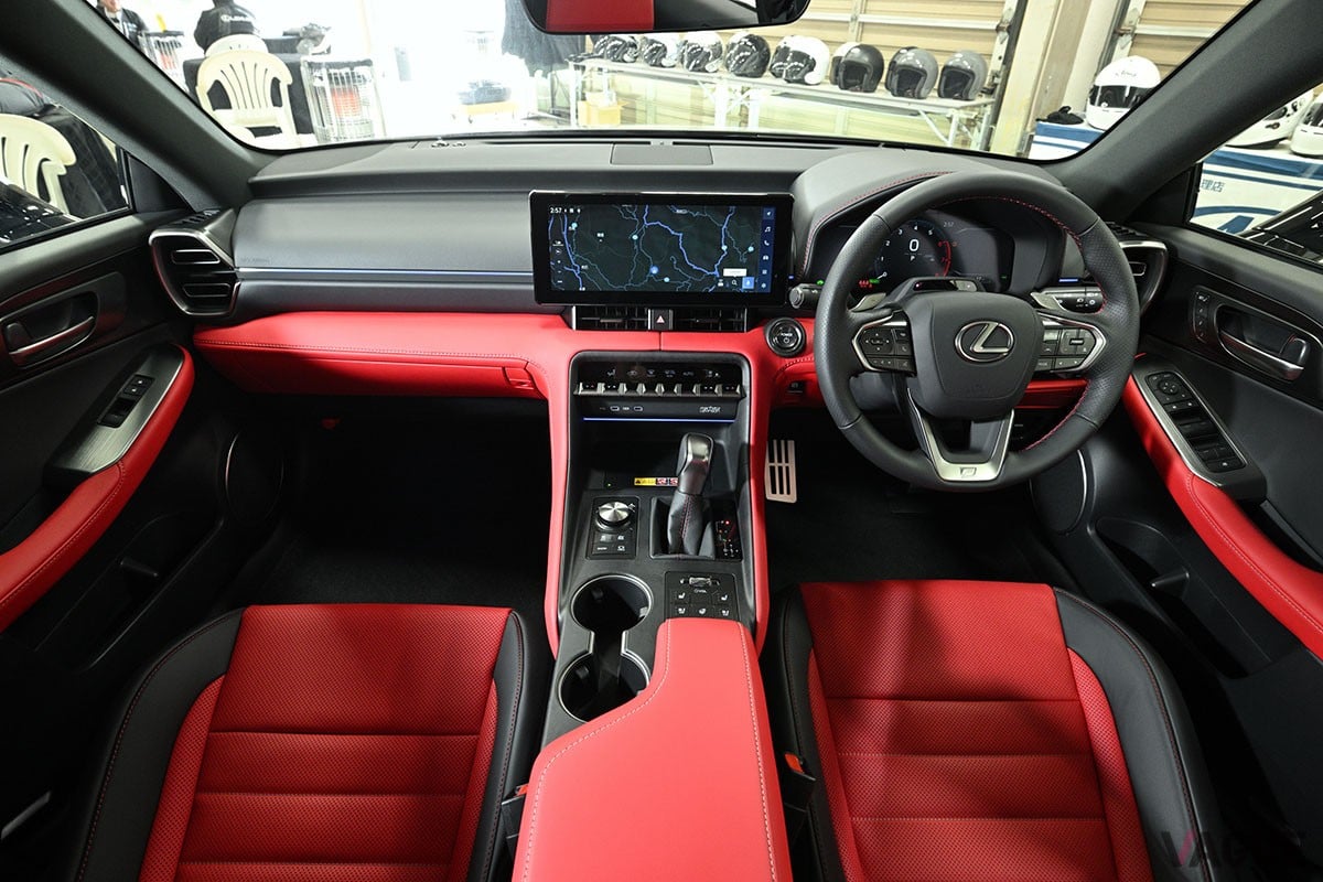レクサス新型「IS300h」