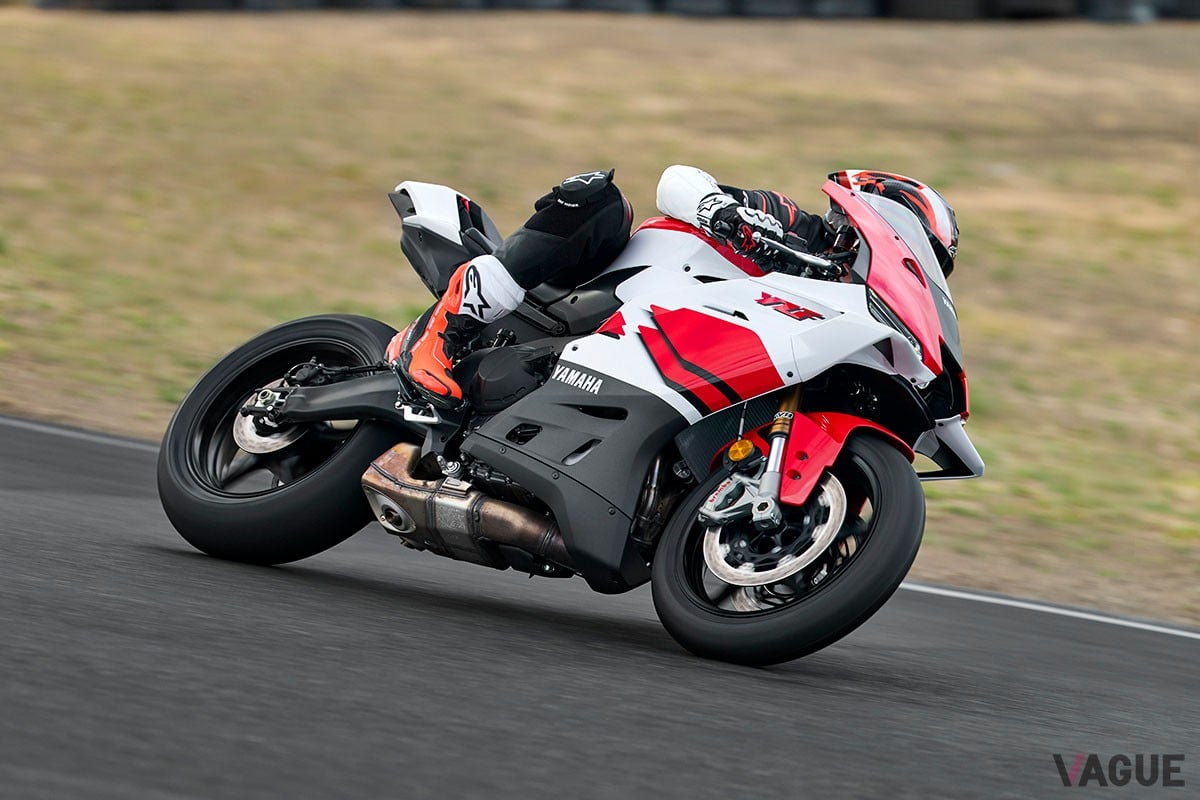 ヤマハ創立70周年の記念カラーをまとった「YZF-R9」