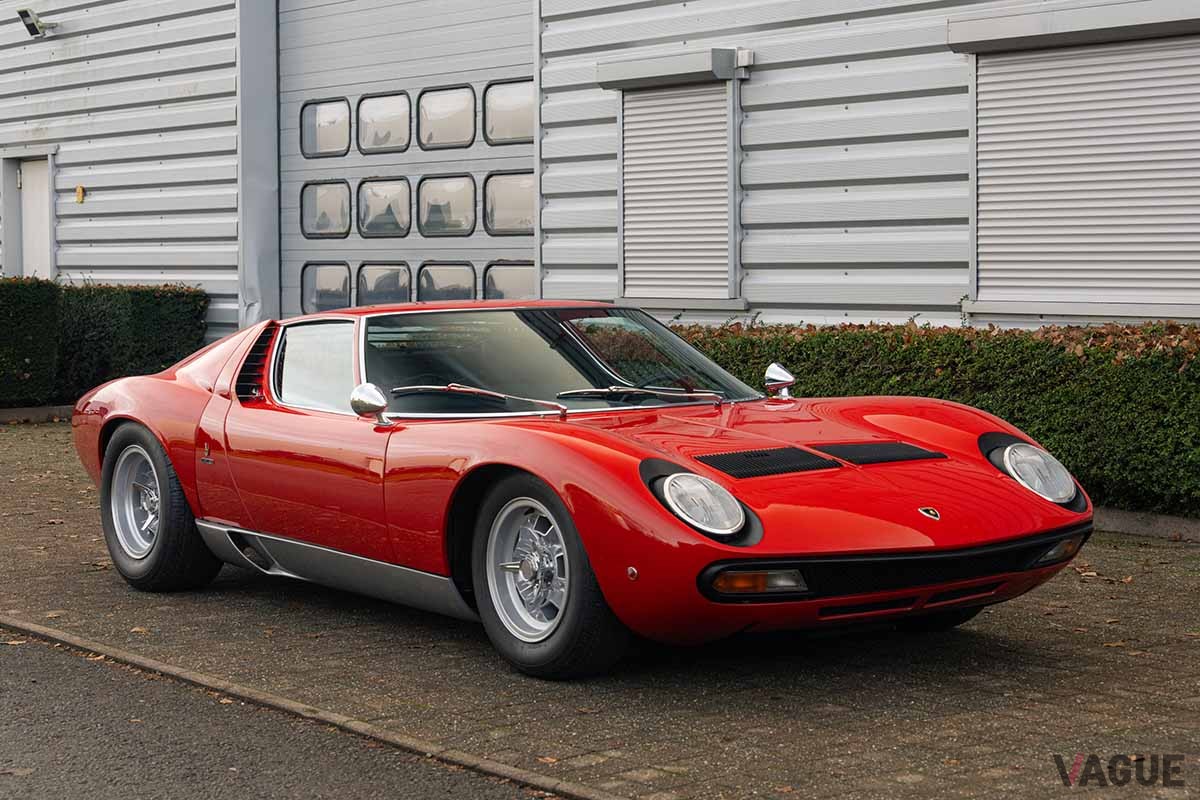 オークションに出品され高値落札された1971年式ランボルギーニ「ミウラSV」Armand Maertens(c)2025 Courtesy of RM Sotheby's