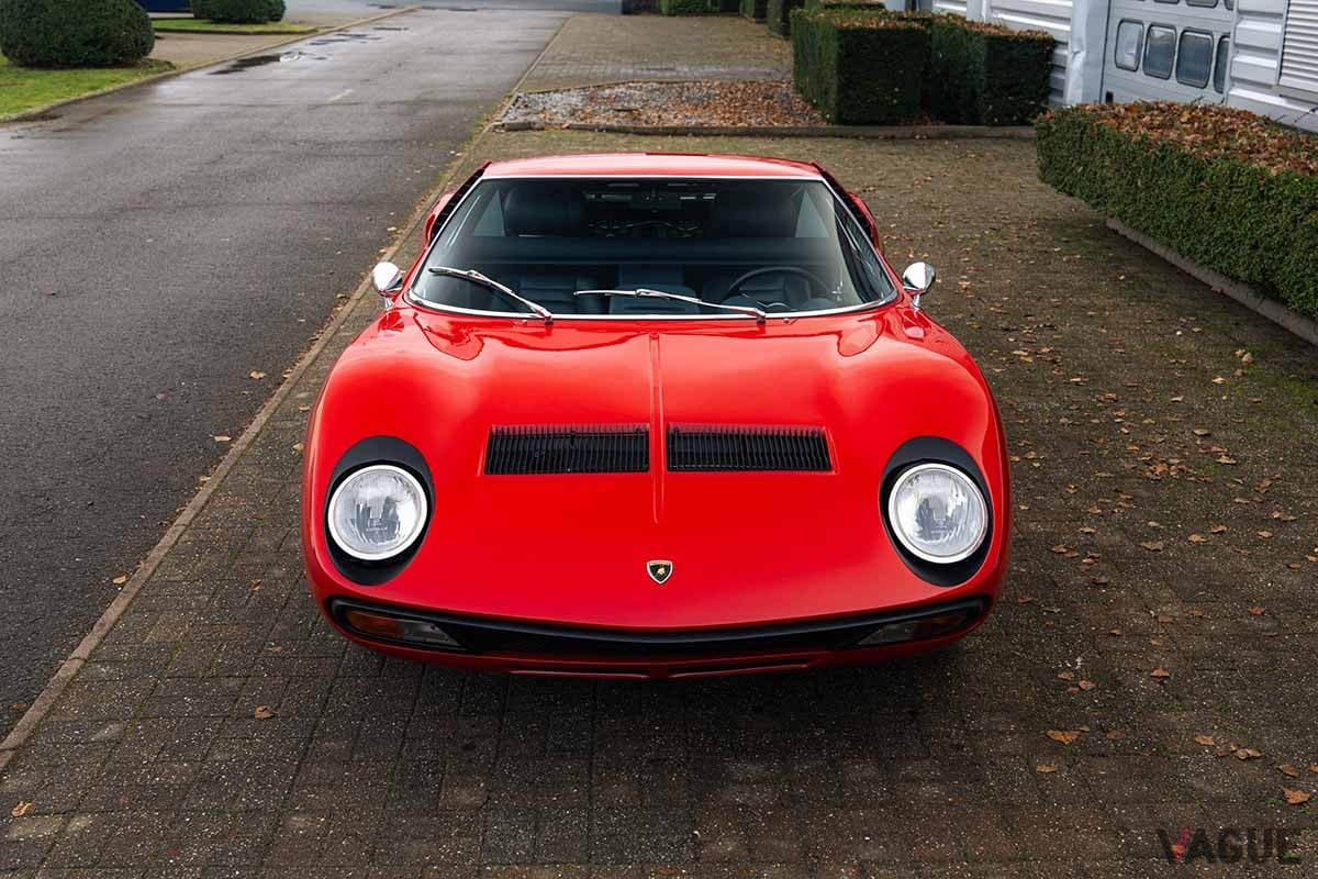 オークションに出品され高値落札された1971年式ランボルギーニ「ミウラSV」Armand Maertens(c)2025 Courtesy of RM Sotheby's