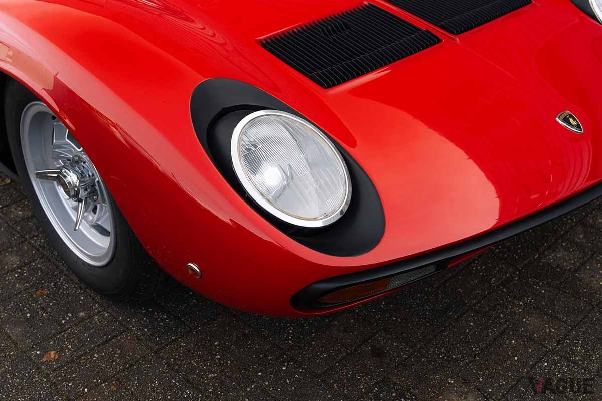 オークションに出品され高値落札された1971年式ランボルギーニ「ミウラSV」Armand Maertens(c)2025 Courtesy of RM Sotheby's