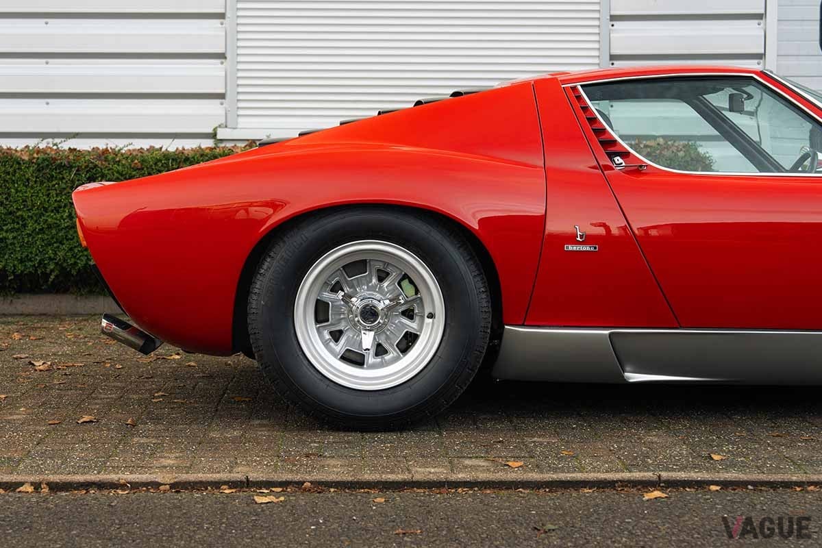 オークションに出品され高値落札された1971年式ランボルギーニ「ミウラSV」Armand Maertens(c)2025 Courtesy of RM Sotheby's