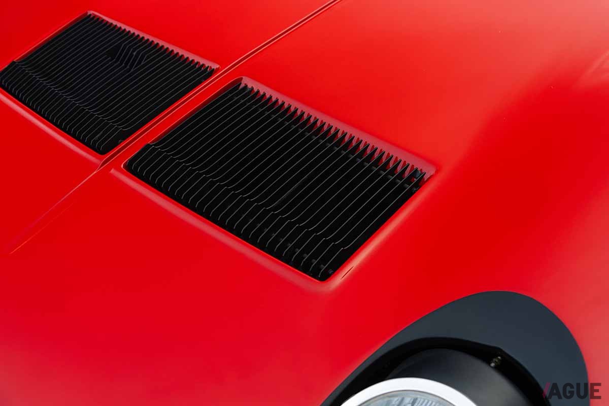 オークションに出品され高値落札された1971年式ランボルギーニ「ミウラSV」Armand Maertens(c)2025 Courtesy of RM Sotheby's