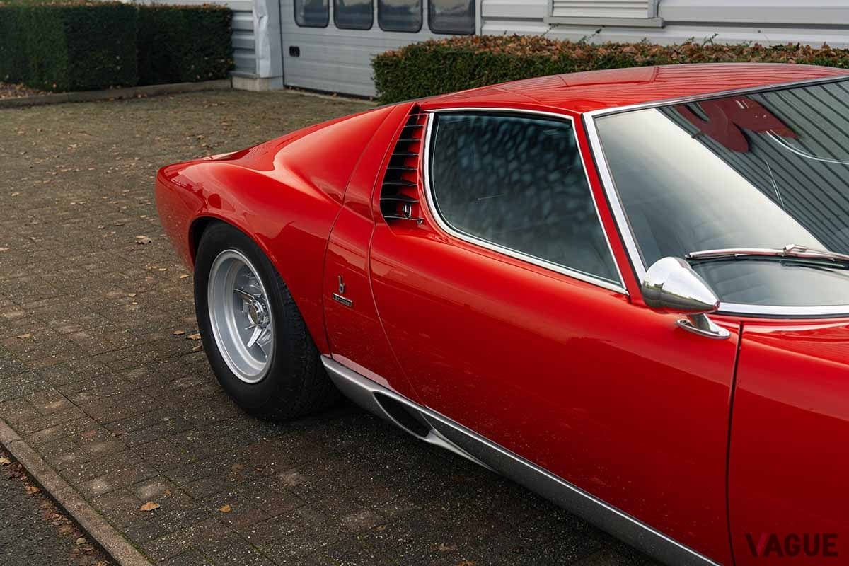 オークションに出品され高値落札された1971年式ランボルギーニ「ミウラSV」Armand Maertens(c)2025 Courtesy of RM Sotheby's