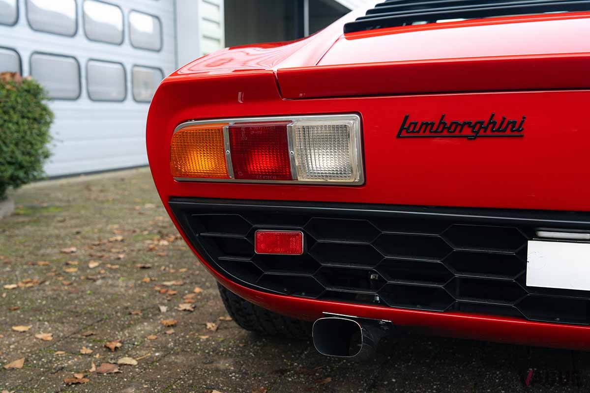 オークションに出品され高値落札された1971年式ランボルギーニ「ミウラSV」Armand Maertens(c)2025 Courtesy of RM Sotheby's