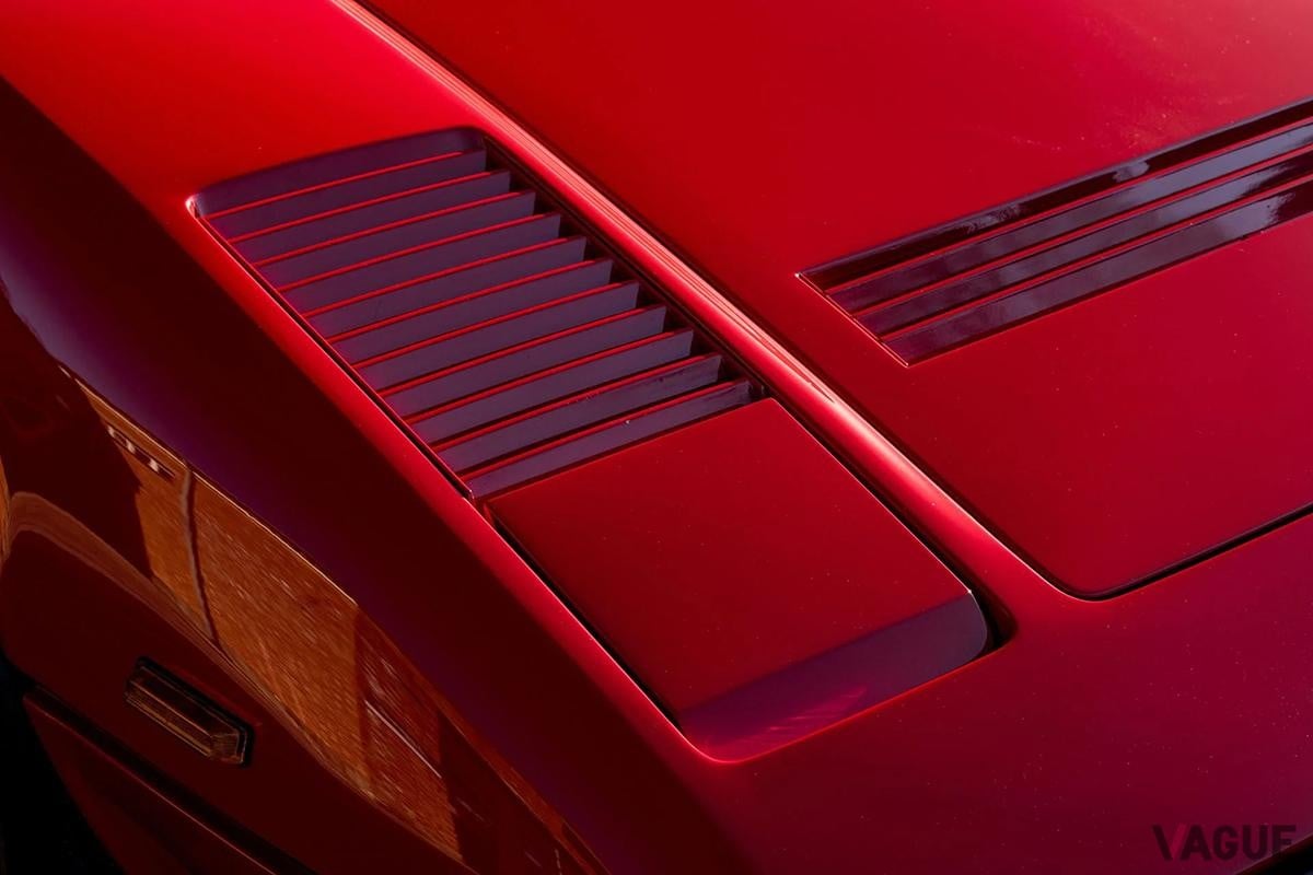 オークションに出品予定の1984年式フェラーリ「308GTBクアトロヴァルヴォーレ」(c)BROAD ARROW Auctions