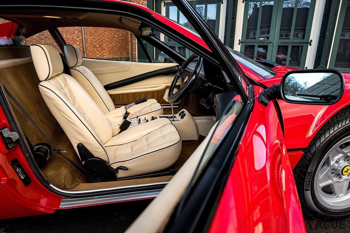 オークションに出品予定の1984年式フェラーリ「308GTBクアトロヴァルヴォーレ」(c)BROAD ARROW Auctions