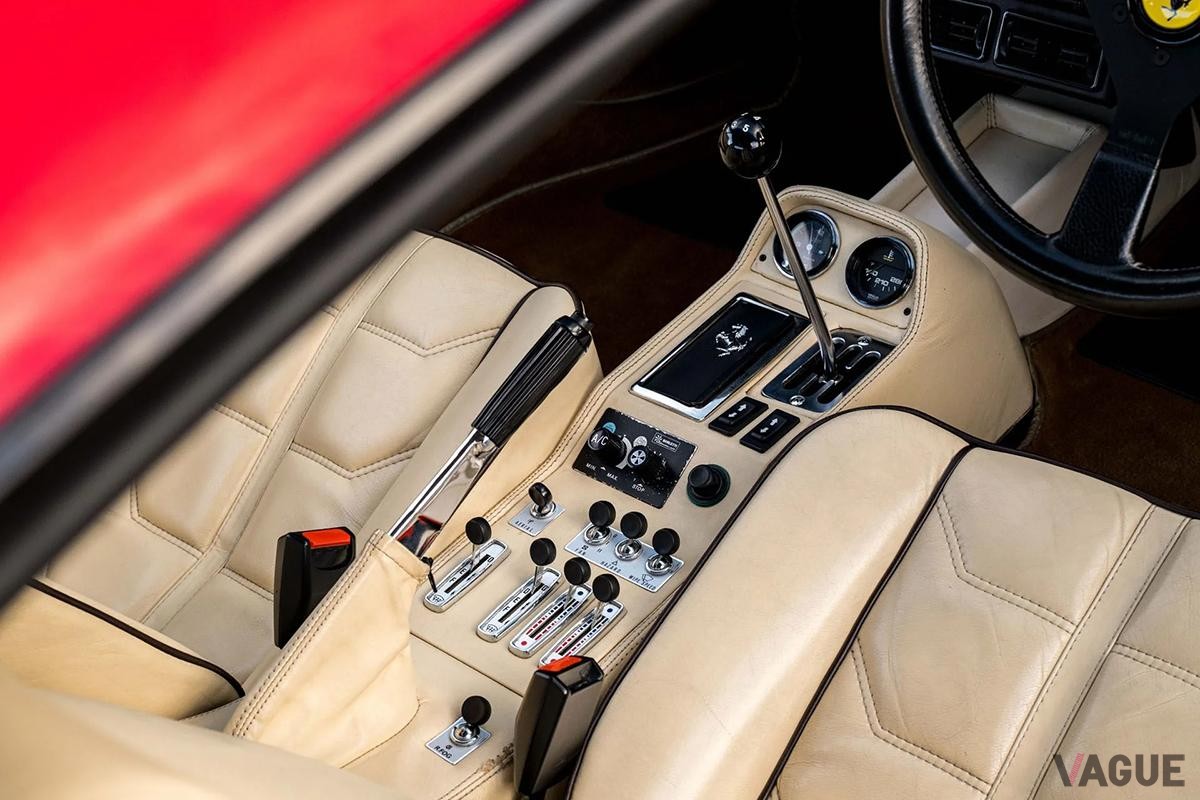 オークションに出品予定の1984年式フェラーリ「308GTBクアトロヴァルヴォーレ」(c)BROAD ARROW Auctions