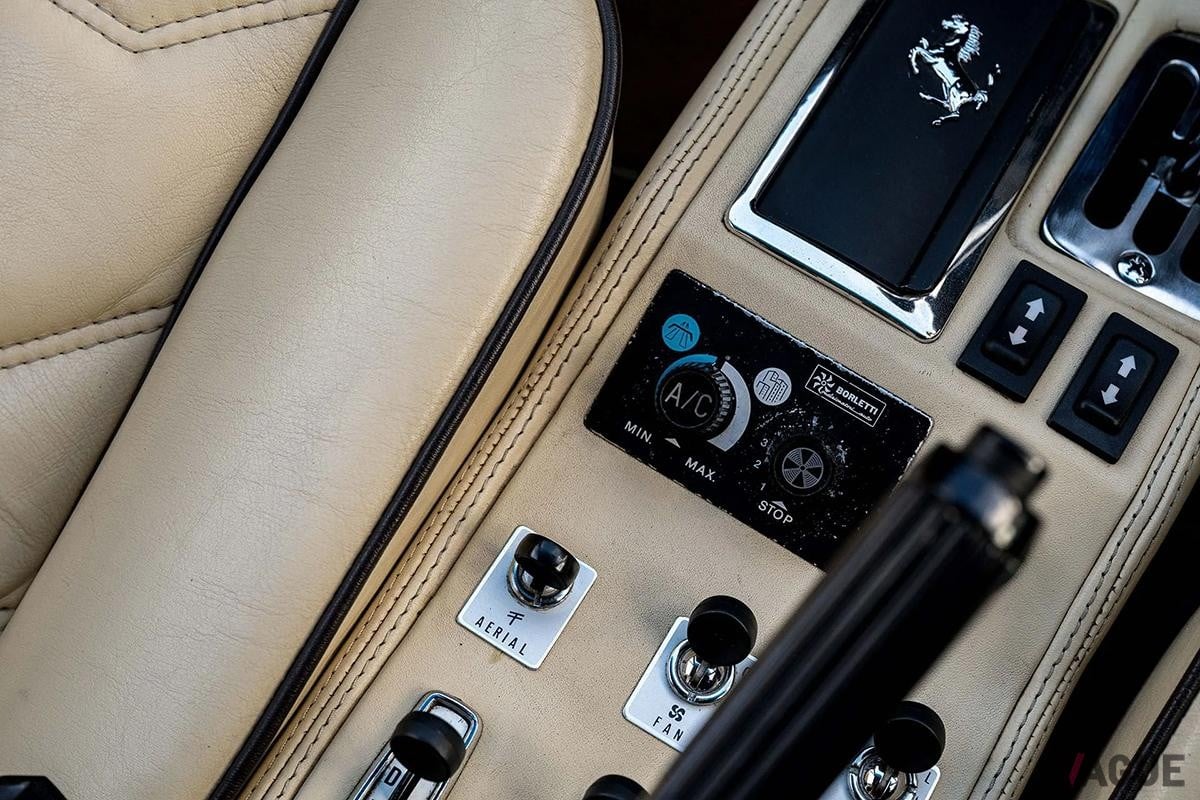 オークションに出品予定の1984年式フェラーリ「308GTBクアトロヴァルヴォーレ」(c)BROAD ARROW Auctions