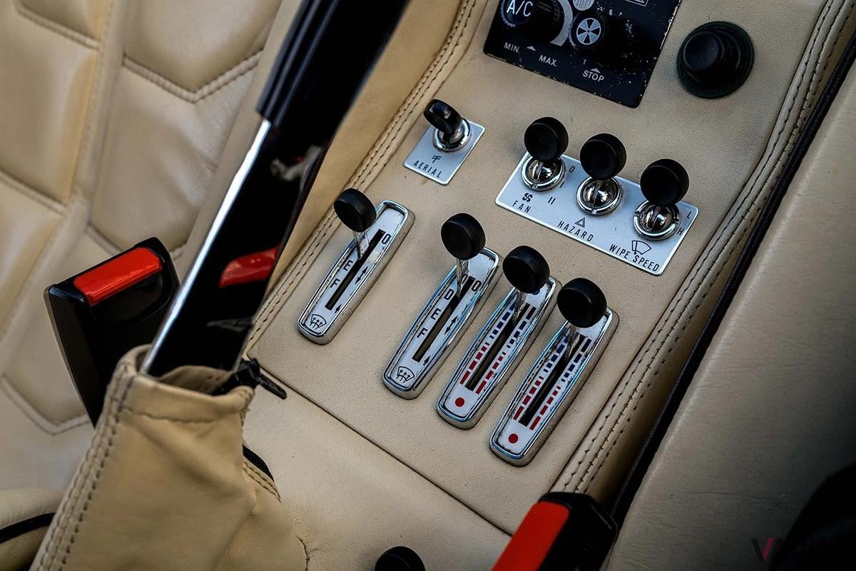 オークションに出品予定の1984年式フェラーリ「308GTBクアトロヴァルヴォーレ」(c)BROAD ARROW Auctions