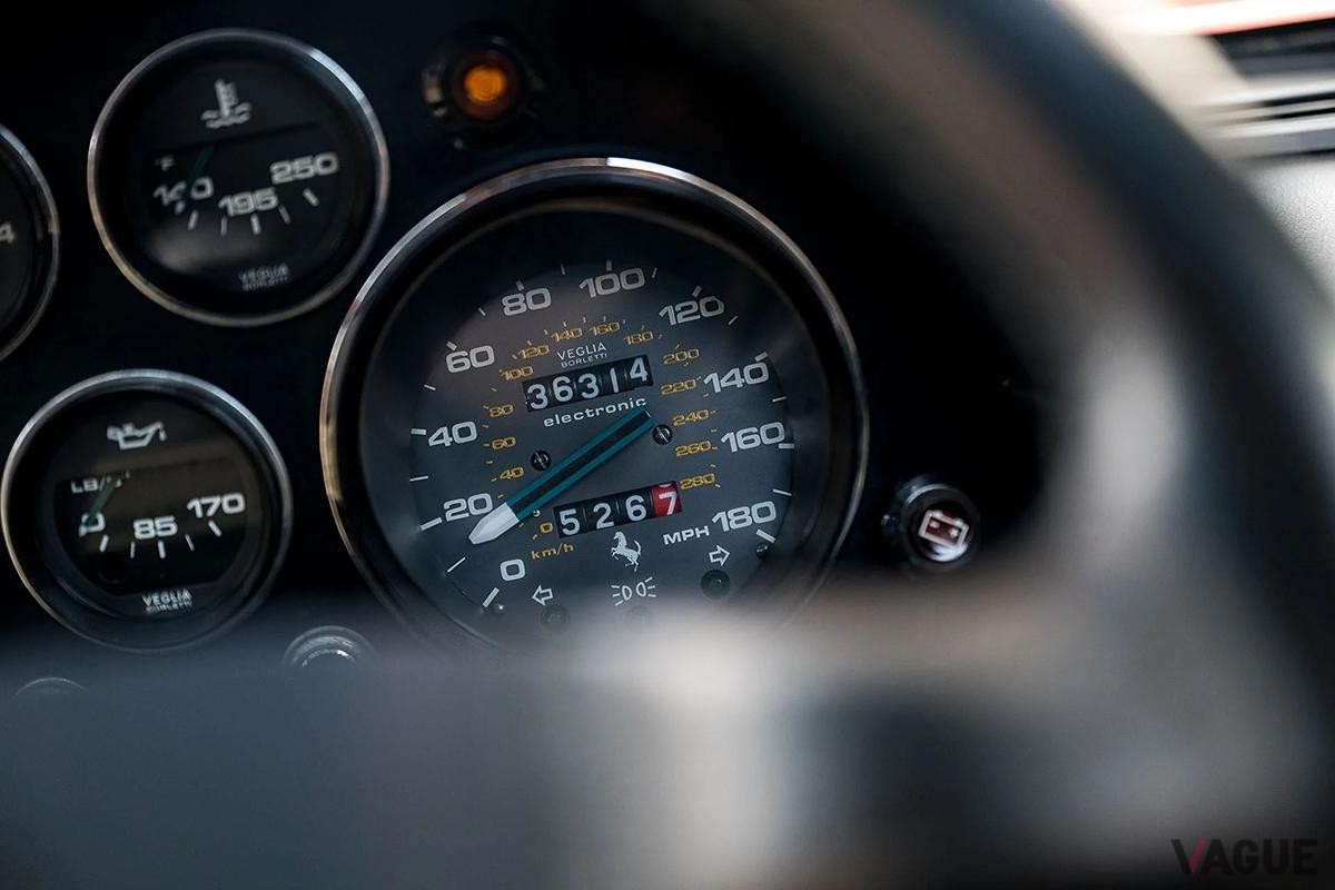 オークションに出品予定の1984年式フェラーリ「308GTBクアトロヴァルヴォーレ」(c)BROAD ARROW Auctions