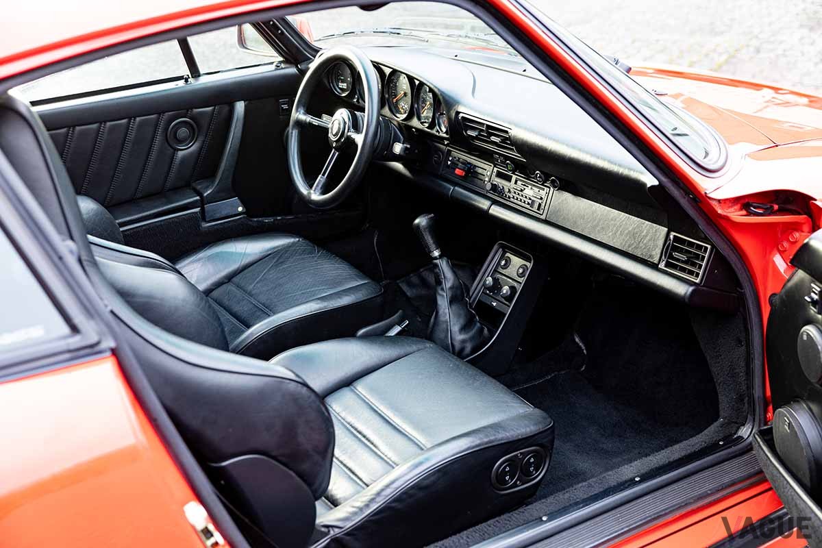 オークションに出品予定の1988年式ポルシェ911“フラットノーズ”クーペSimon Clay(c)2025 Courtesy of RM Sotheby's