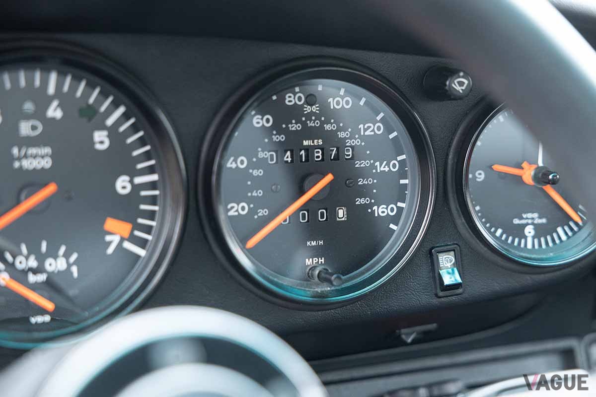 オークションに出品予定の1988年式ポルシェ911“フラットノーズ”クーペSimon Clay(c)2025 Courtesy of RM Sotheby's