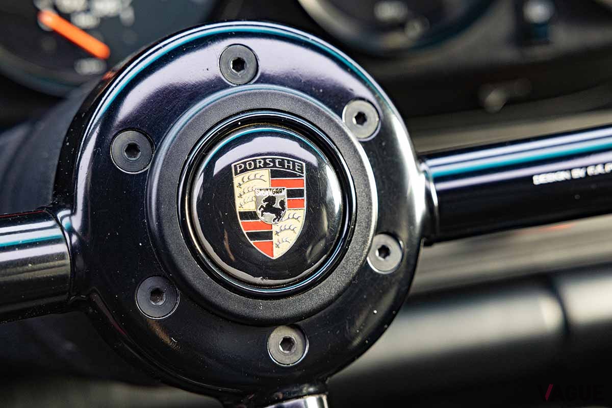 オークションに出品予定の1988年式ポルシェ911“フラットノーズ”クーペSimon Clay(c)2025 Courtesy of RM Sotheby's