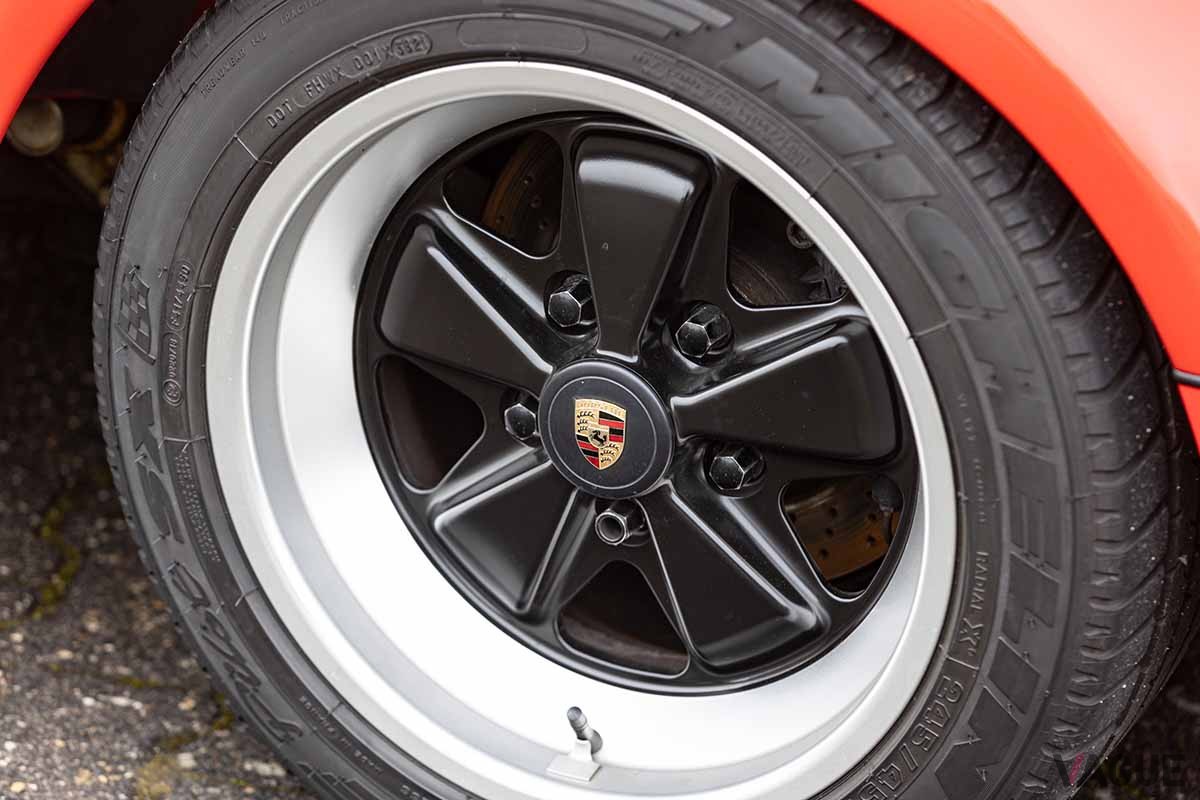 オークションに出品予定の1988年式ポルシェ911“フラットノーズ”クーペSimon Clay(c)2025 Courtesy of RM Sotheby's