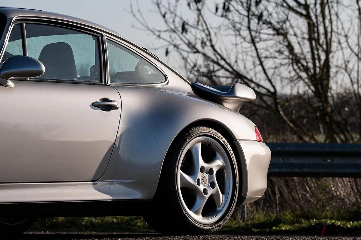 オークションに出品される予定の1998年式993型ポルシェ「991ターボ」(c)BROAD ARROW Auctions