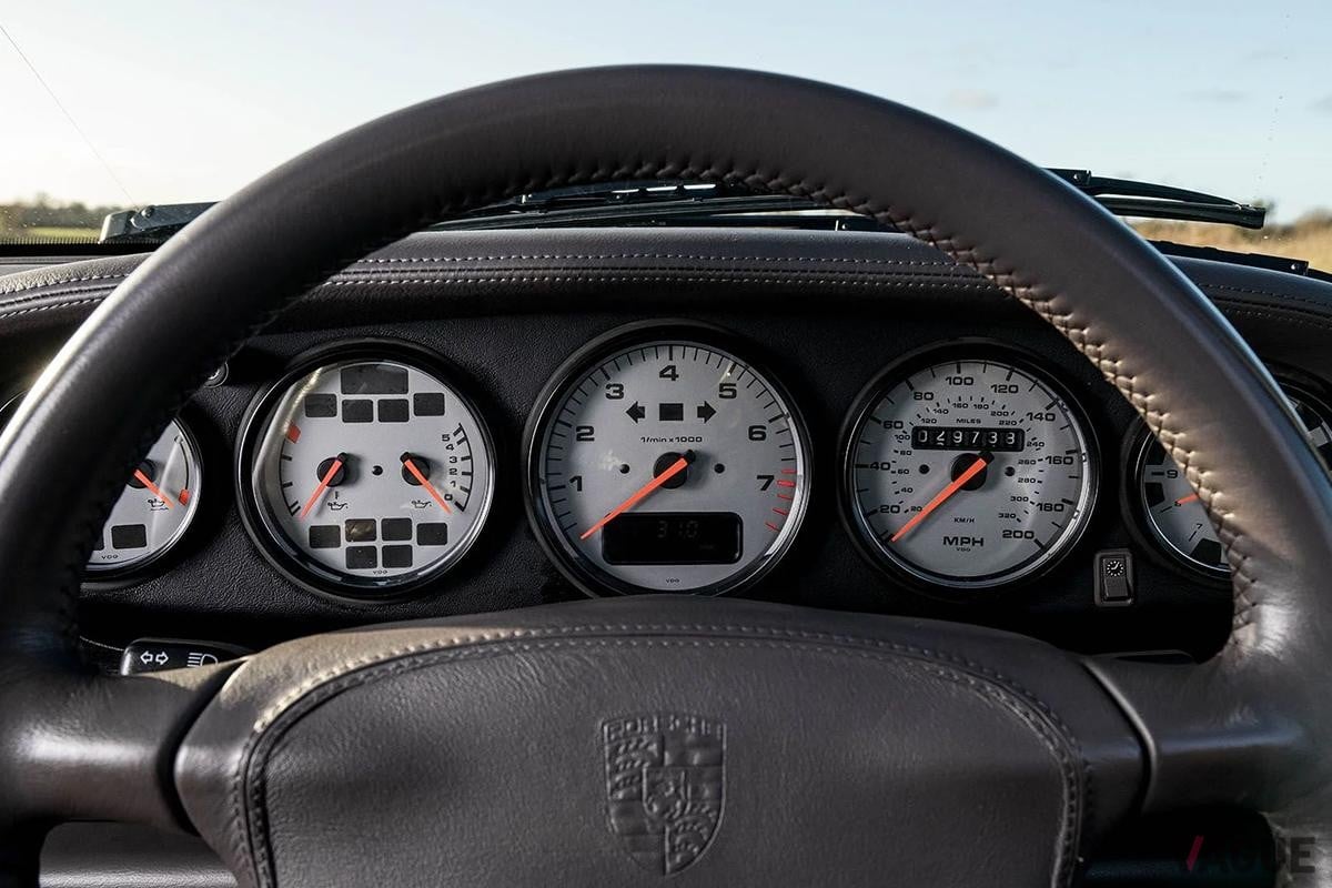 オークションに出品される予定の1998年式993型ポルシェ「991ターボ」(c)BROAD ARROW Auctions