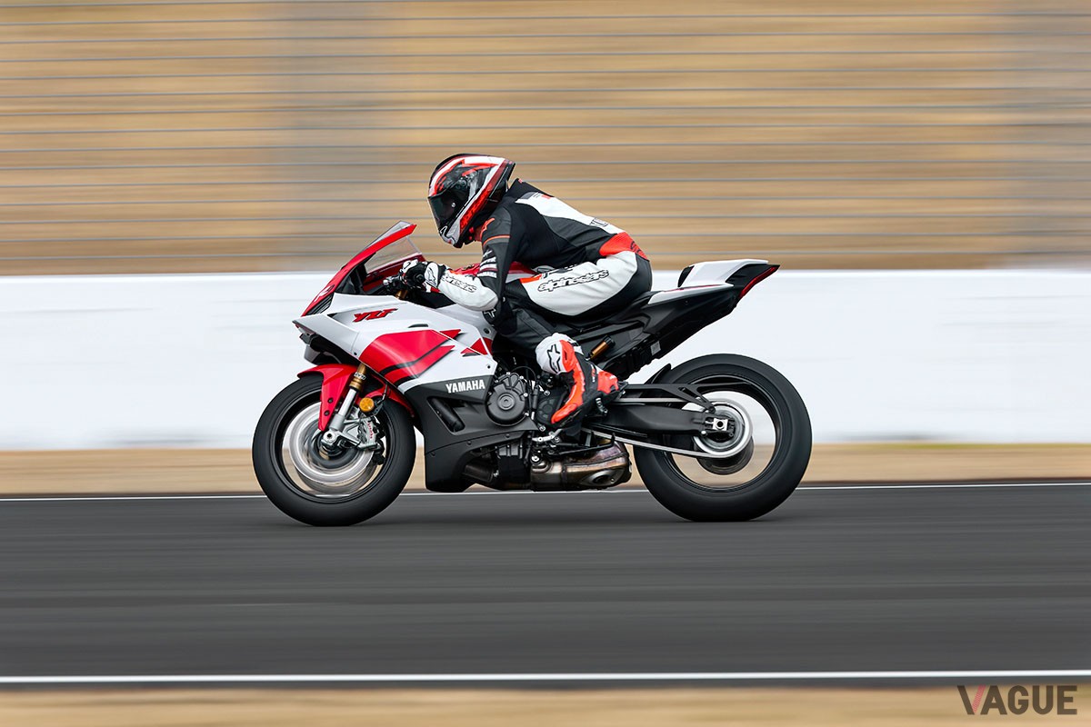 ヤマハ創立70周年の記念カラーをまとった「YZF-R9」