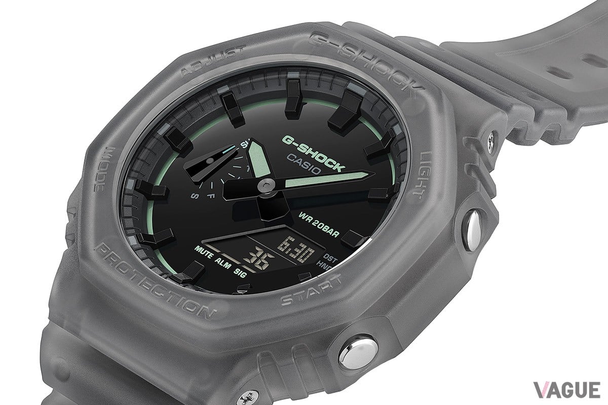 半透明のバンドで軽やかなイメージ