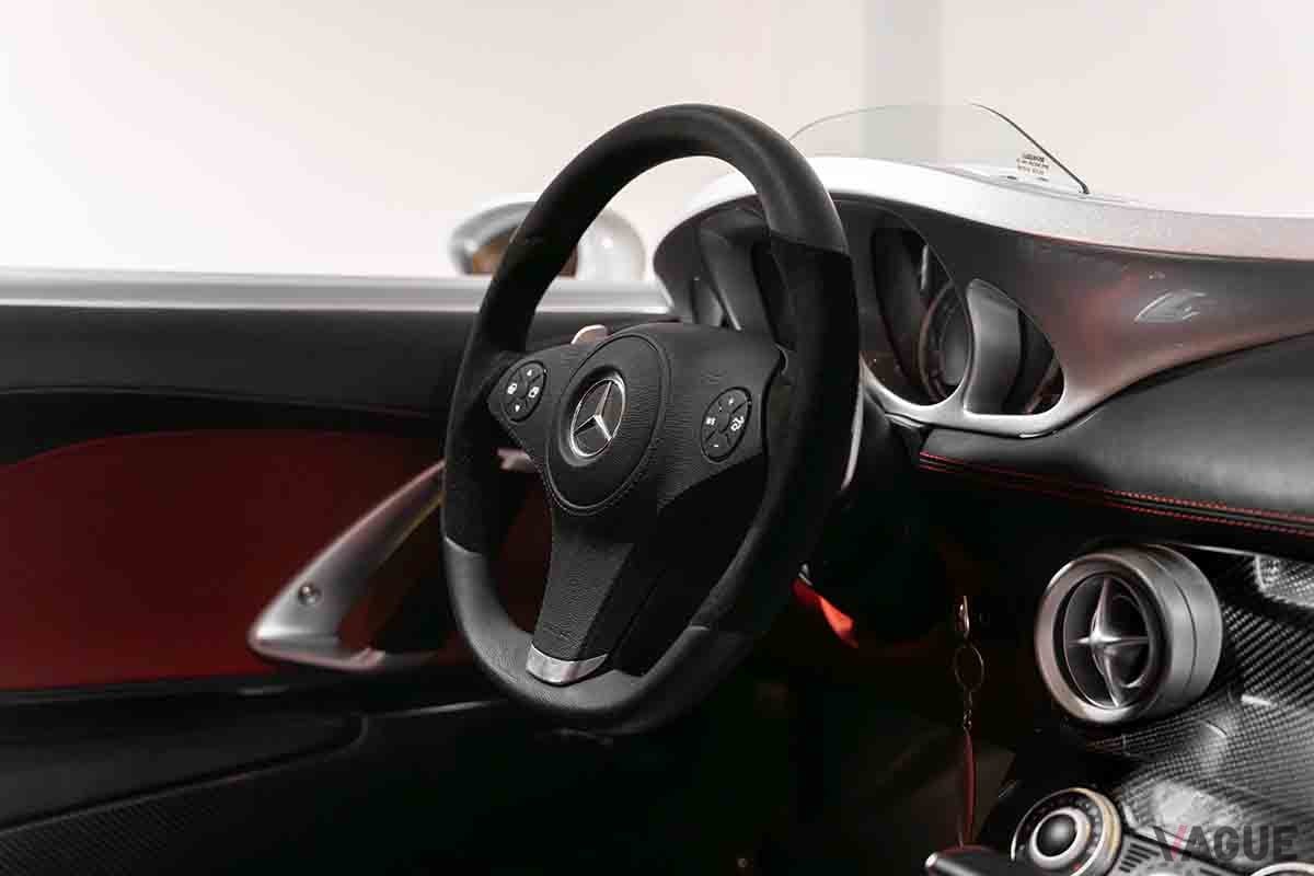 オークションに出品され落札された2009年式メルセデス・ベンツ「SLRマクラーレン・スターリング・モス」Alexandre Canale(c)2025 Courtesy of RM Sotheby's