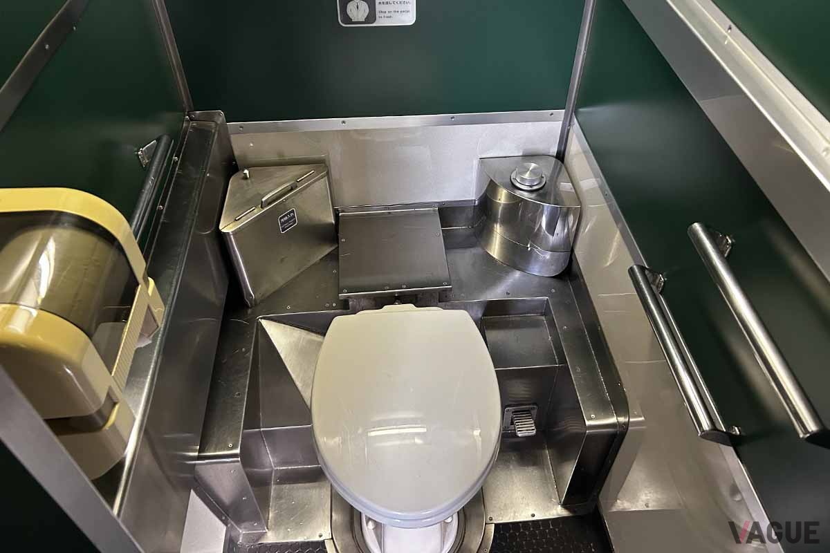 「べるもんた」の車内