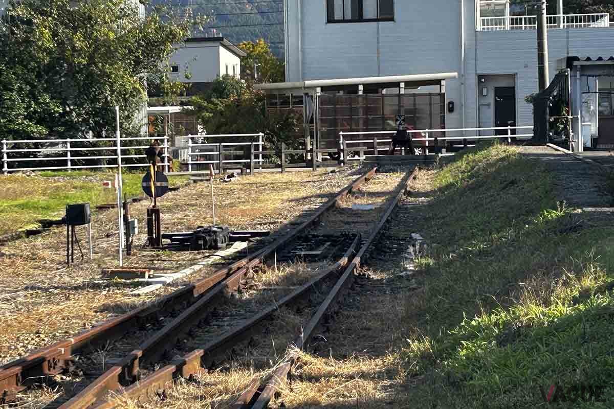 「べるもんた」の終点、城端線城端駅