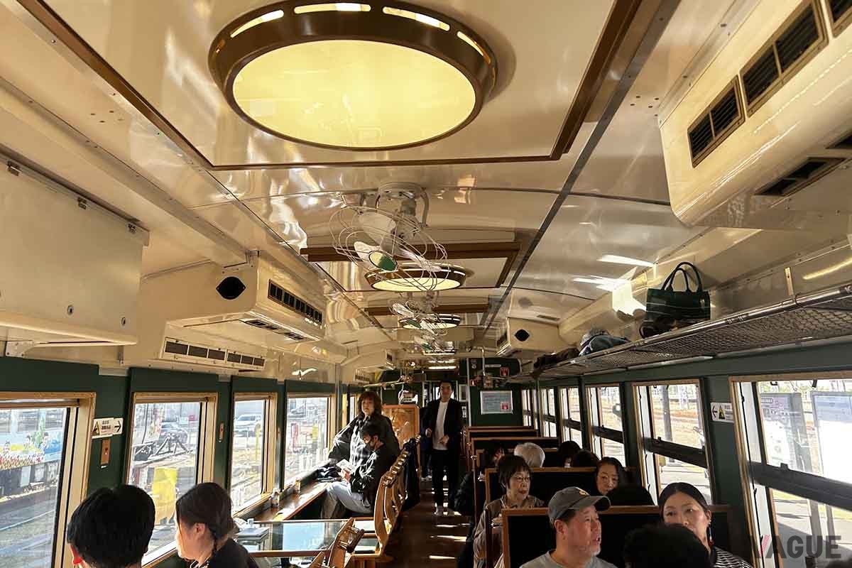 「べるもんた」の車内