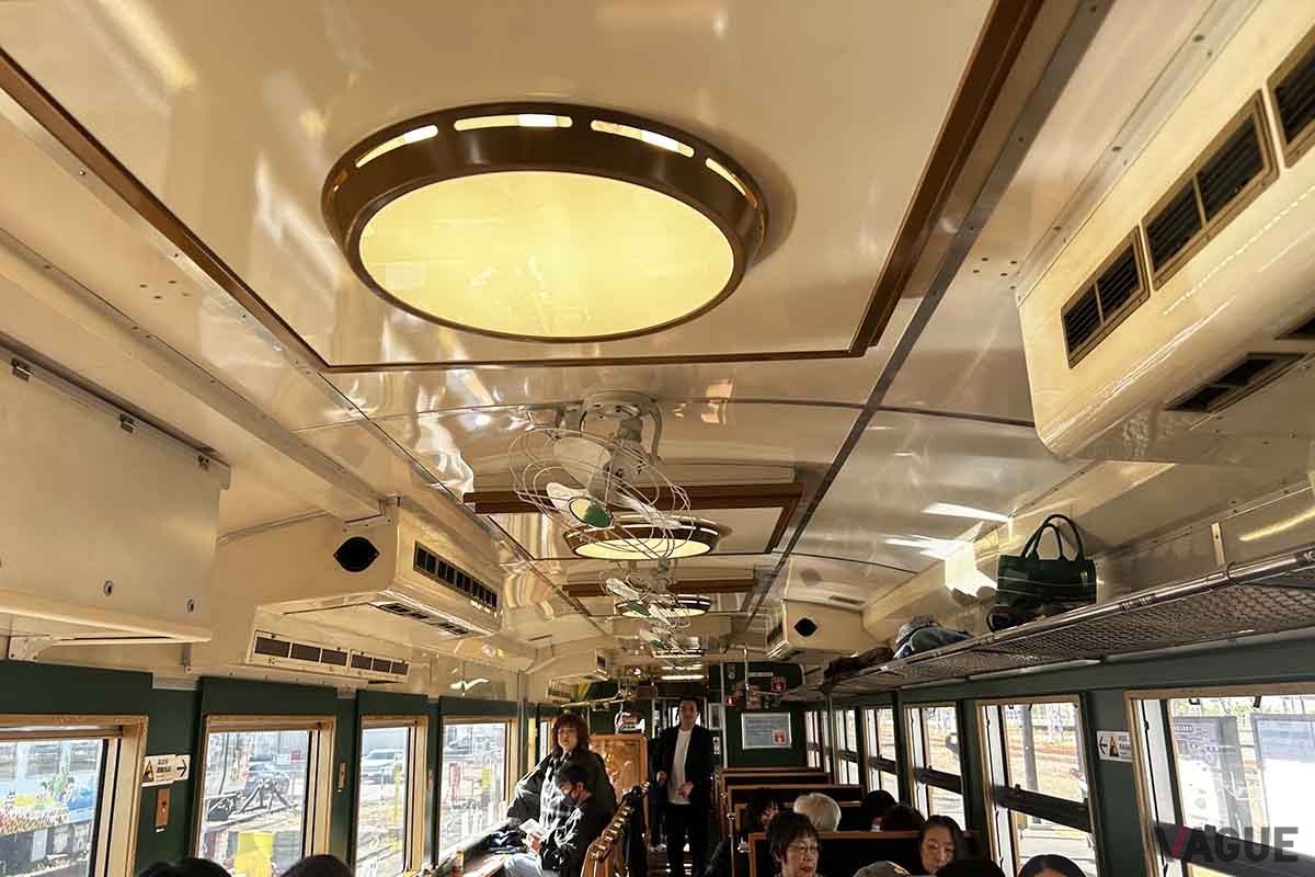 「べるもんた」の車内