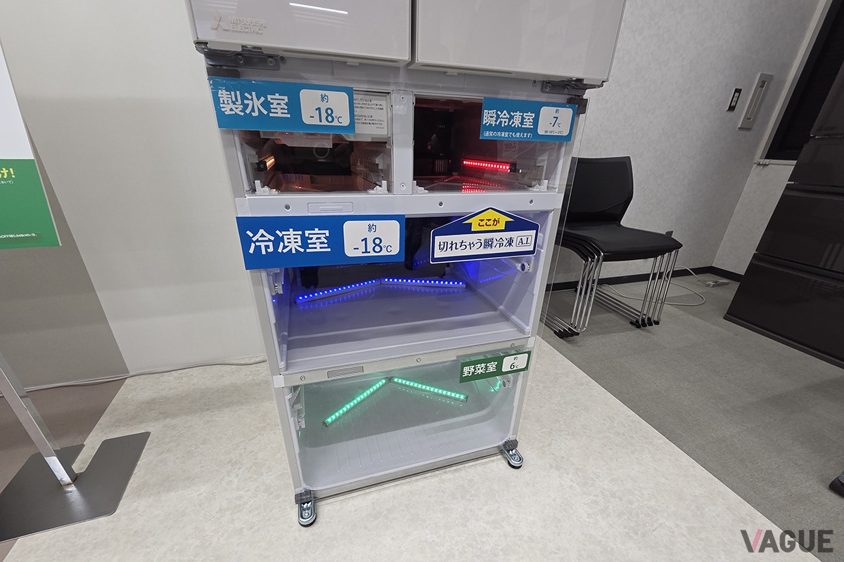 三菱電機独自の「全室独立構造」。各部屋が断熱材で仕切られているため、匂い移りがなく、温度制御も緻密に行える。これが「できちゃうV冷凍＋」や新機能「アイストップ・Eco」を支えるハードウェアの基盤だ