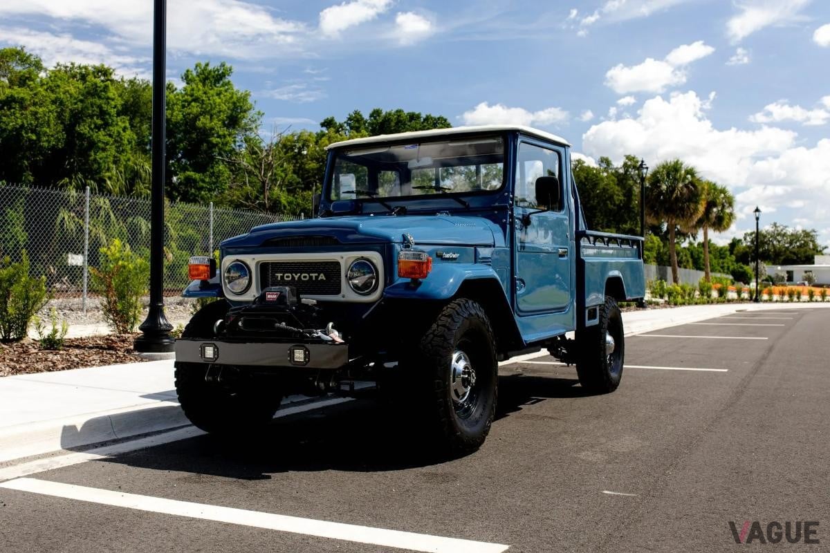 オークションに出品された1983年式トヨタ「ランドクルーザーFJ45 ピックアップ」