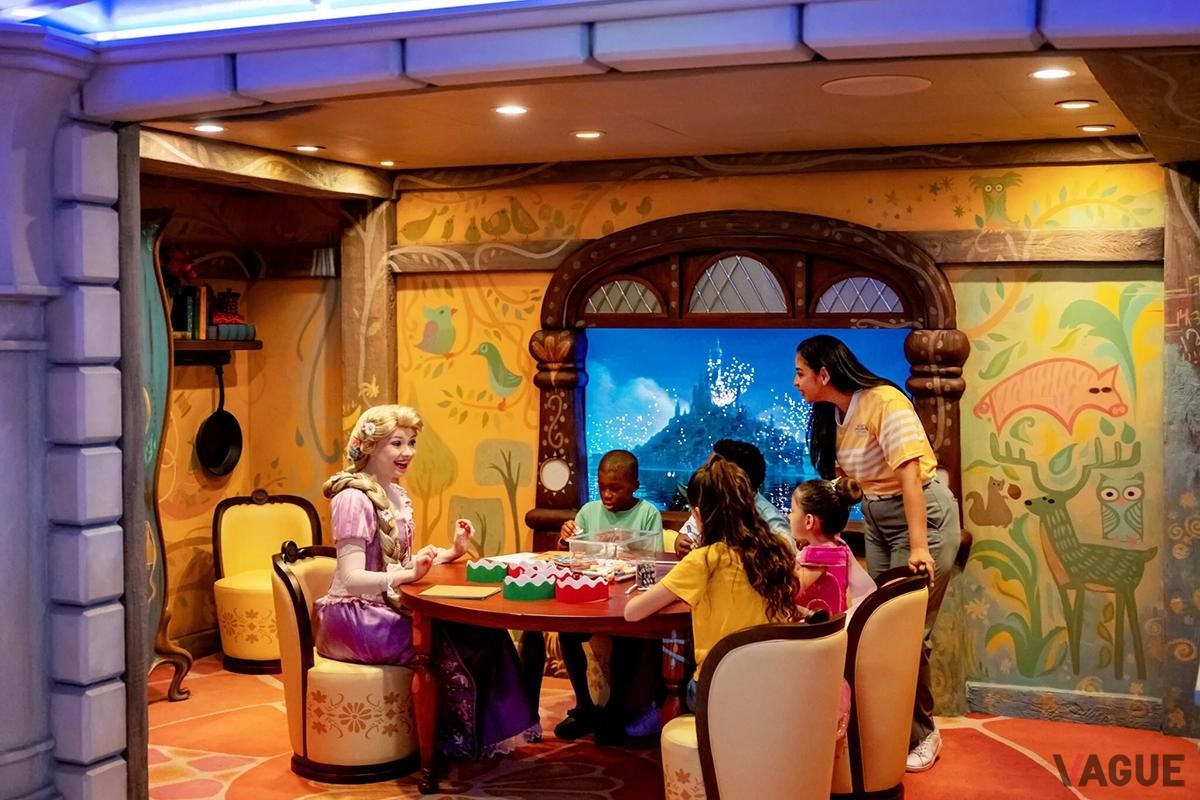 ディズニー・オセアニア・クラブ内「アリーテール・ホール」　©Disney