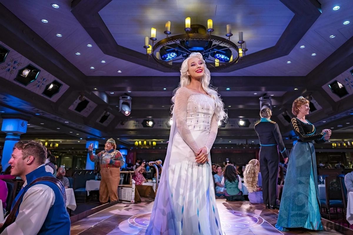 ディズニー初の「アナと雪の女王」をテーマにした劇場型ダイニング　©Disney