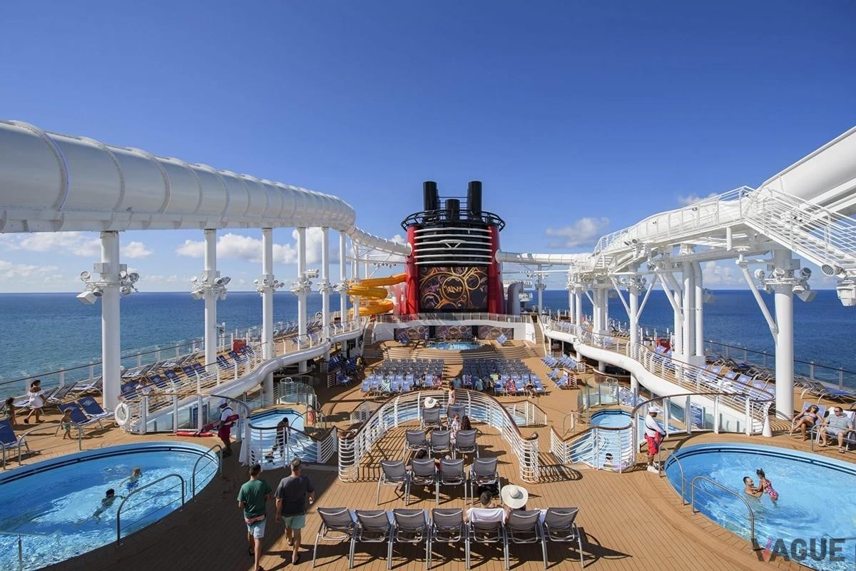 アッパーデッキ Disney Wish As to Disney artwork, logos and properties;©Disney